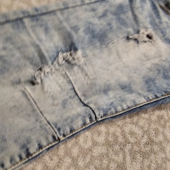 TR Premiem Distressed Jean - Picture 2 of 5